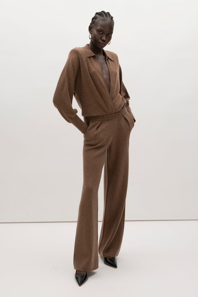Brown Beverly Trouser Delicately soft and consciously crafted, a versatile piece designed for ultimate comfort.-Wide-leg silhouette for a relaxed fit-Elastic waistband-Center front pleats-Side pockets-Back patch pockets🐑 Made with Good Cashmere Standard® wool to support the welfare of cashmere goats We recommend ordering your usual size.Styled with the Nico Shirt
