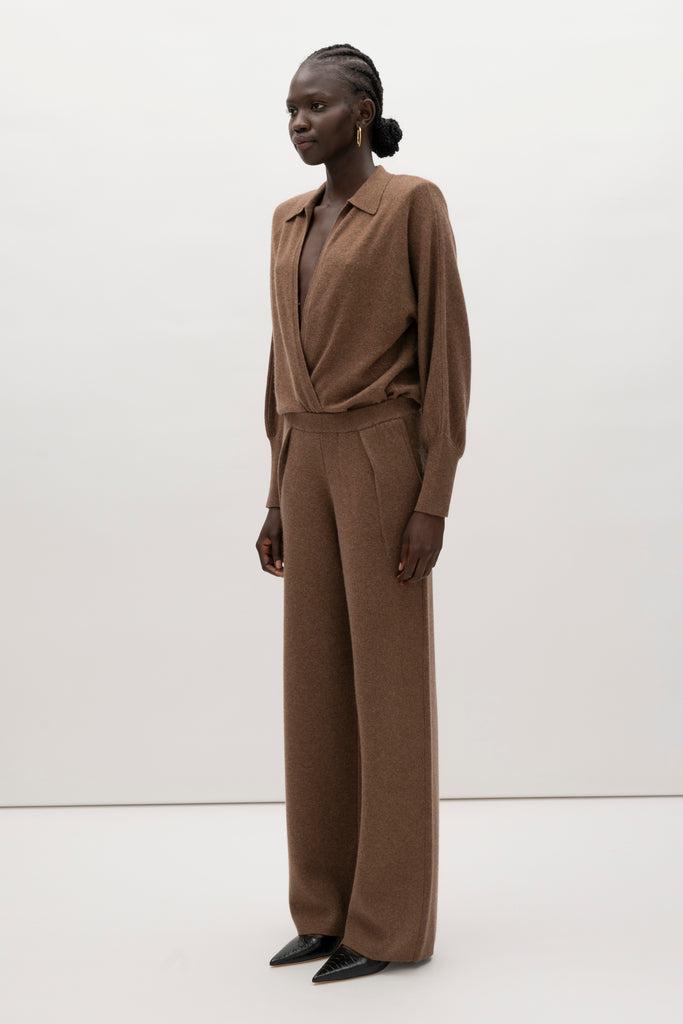 Brown Beverly Trouser Delicately soft and consciously crafted, a versatile piece designed for ultimate comfort.-Wide-leg silhouette for a relaxed fit-Elastic waistband-Center front pleats-Side pockets-Back patch pockets🐑 Made with Good Cashmere Standard® wool to support the welfare of cashmere goats We recommend ordering your usual size.Styled with the Nico Shirt