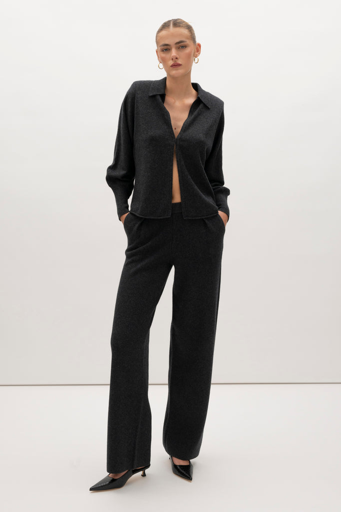 Charcoal Beverly Trouser Delicately soft and consciously crafted, a versatile piece designed for ultimate comfort.-Wide-leg silhouette for a relaxed fit-Elastic waistband-Center front pleats-Side pockets-Back patch pockets🐑 Made with Good Cashmere Standard® wool to support the welfare of cashmere goats We recommend ordering your usual size.Styled with the Nico Shirt