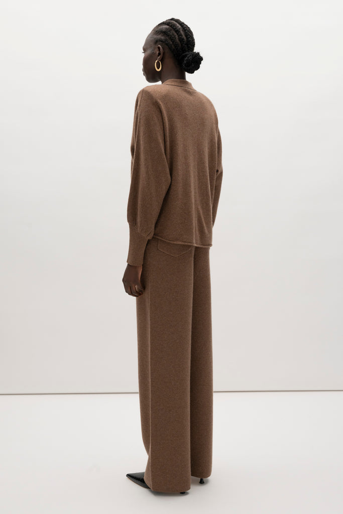 Brown Nico Shirt A seamless blend of comfort, style, and conscious sourcing, creating a modern essential you'll reach for again and again. -Collared open cardigan-Single hook and eye closure-Rib knit collar-Tailored ribbed cuffs-Dolman sleeves-Hip length-Rolled bottom hem-Self covered removable shoulder pads🐑 Made with Good Cashmere Standard® wool to support the welfare of cashmere goats We recommend ordering your usual size.Styled with the Beverly Trouser
