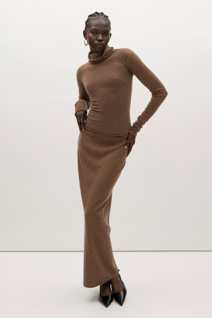 Brown Ava Skirt Delicately soft and consciously crafted, the perfect foundation for creating effortless looks.-Classic maxi skirt silhouette-Full length-Slit at center back-Elastic waistband 🐑 Made with Good Cashmere Standard® wool to support the welfare of cashmere goats We recommend ordering your usual size.Styled with the Olivia Turtleneck