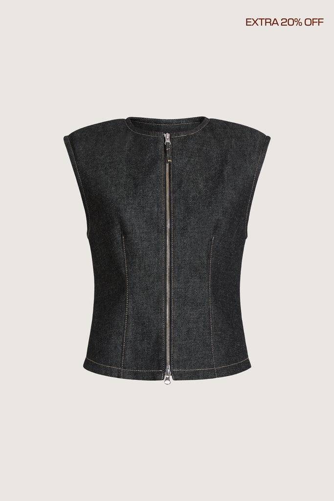  Kate Vest -Sculpted fit with contouring seams-Two-way zipper for styling options-Shoulder pads for structure-Clean finish at hem, neckline, and armholes-Durable bound interior seams-Raw-edge details-Raw indigo denimIngryd is 5'10