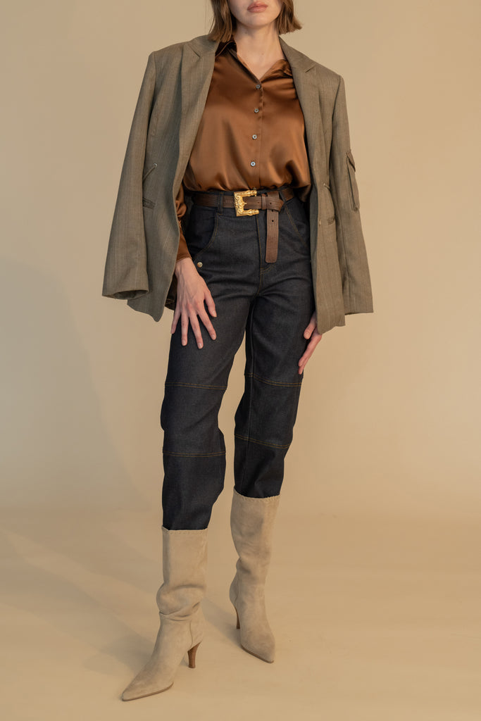 Cinnamon MARNA SHIRT A silky button down featuring blouson sleeves. Composed of wrinkle resistant vegan silk, this top includes mother of pearl buttons, concealed zippers at wrists, and removable shoulder pads.  