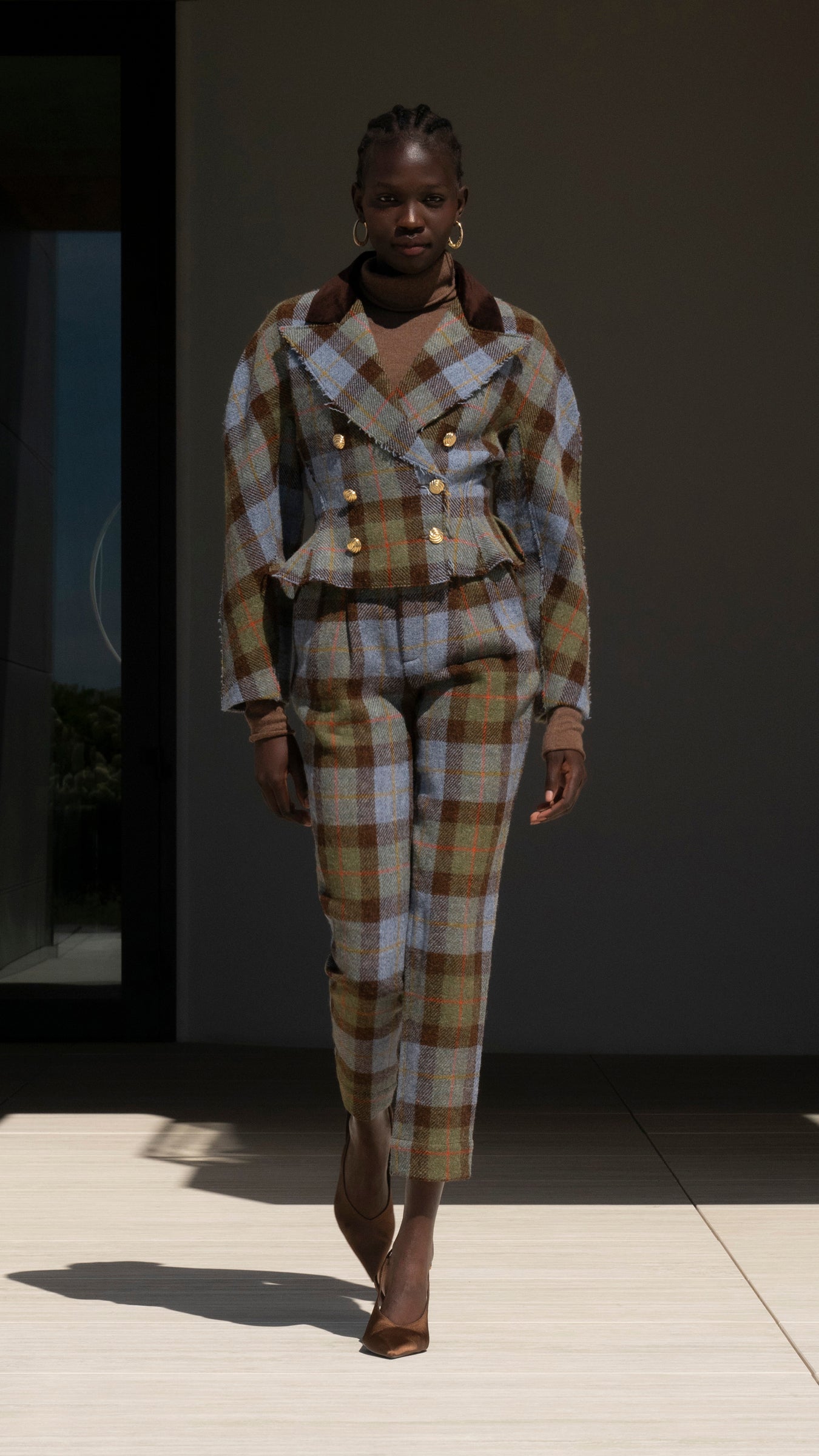 Fall/Winter Mara Max RUNWAY 邦楽 2025: Romance Of Heights Wuthering 邦楽