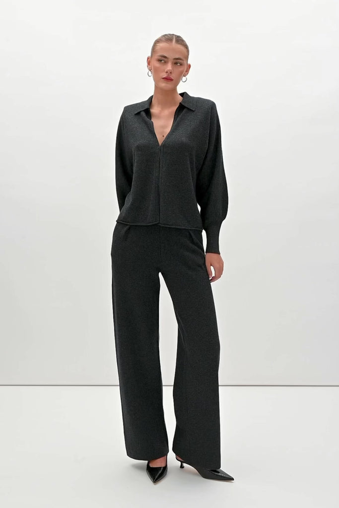 Charcoal Beverly Trouser Delicately soft and consciously crafted, a versatile piece designed for ultimate comfort.-Wide-leg silhouette for a relaxed fit-Elastic waistband-Center front pleats-Side pockets-Back patch pockets🐑 Made with Good Cashmere Standard® wool to support the welfare of cashmere goats We recommend ordering your usual size.Styled with the Nico Shirt
