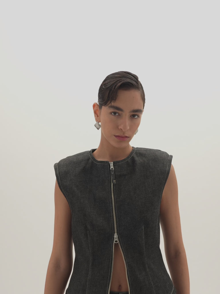 Raw Indigo Kate Vest -Sculpted fit with contouring seams-Two-way zipper for styling options-Shoulder pads for structure-Clean finish at hem, neckline, and armholes-Durable bound interior seams-Raw-edge details-Raw indigo denim Ingryd is 5'10