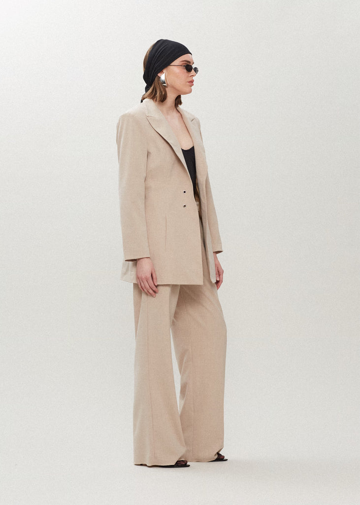 Dusty Pink Rhodes Blazer This mid-length blazer features a detachable waist tie, allowing you to create a range of looks. The tailored single- breasted style features shoulder pads and front welt pockets. The Kat Trouser compliments the blazer perfectly.