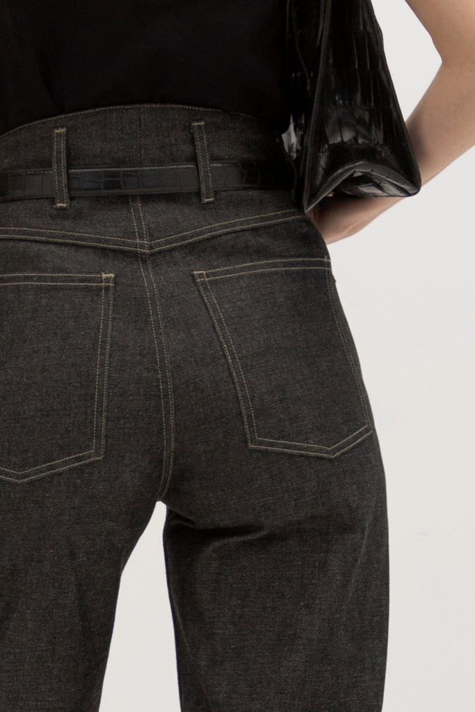 Raw Indigo Jane Jean -Relaxed fit with structured feel-High-rise contoured waistband-Curved yoke for sculpted fit-Zip-fly with custom ROARI button-Flat-felled seams and double-needle stitching-Reinforced self-doubled belt loops-Functional front and back pockets-Chain stitch interior-Raw indigo denimIngryd is 5'10