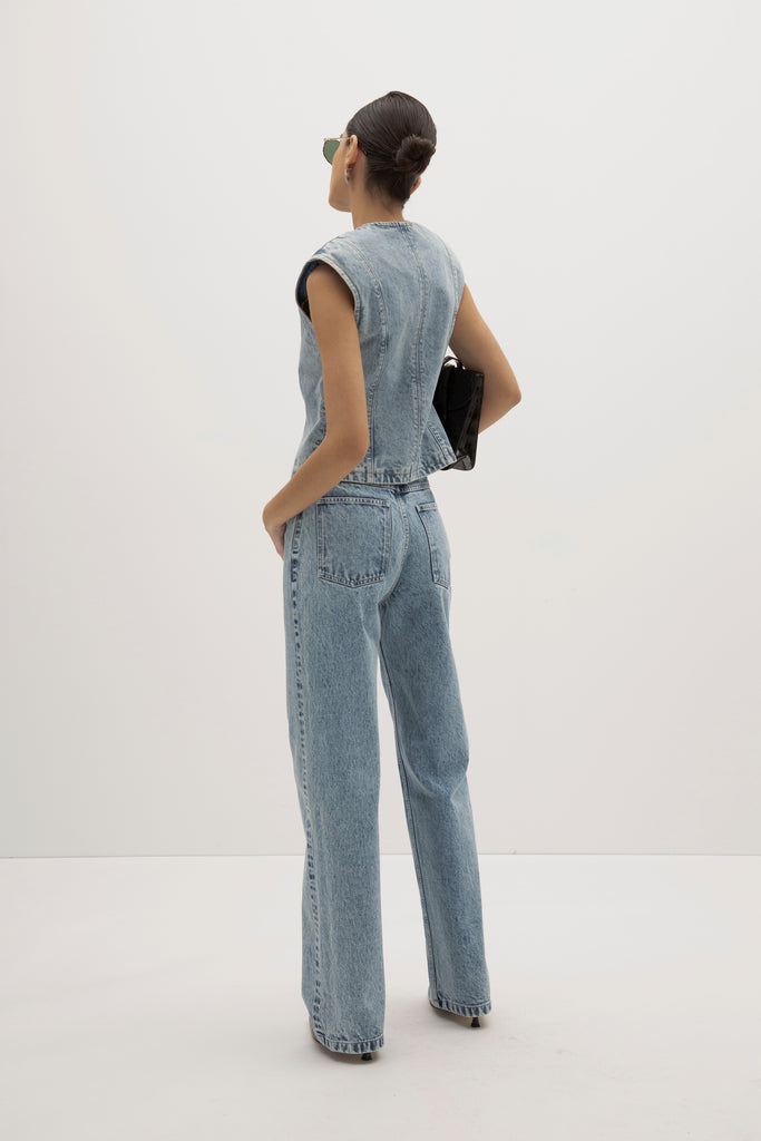 Light Indigo Jane Jean -Relaxed fit with structured feel-High-rise contoured waistband-Curved yoke for sculpted fit-Zip-fly with custom ROARI button-Flat-felled seams and double-needle stitching-Reinforced self-doubled belt loops-Functional front and back pockets-Chain stitch interior-Garment custom washed for a lived-in feel Ingryd is 5'10