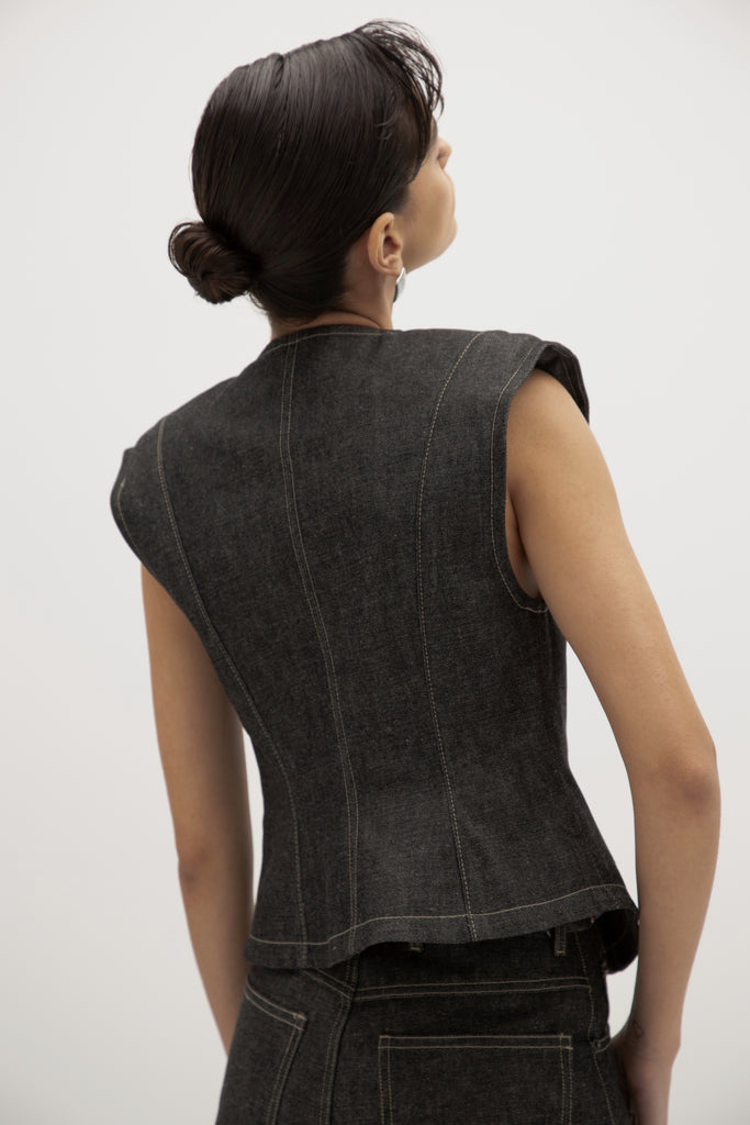 Raw Indigo Kate Vest -Sculpted fit with contouring seams-Two-way zipper for styling options-Shoulder pads for structure-Clean finish at hem, neckline, and armholes-Durable bound interior seams-Raw-edge details-Raw indigo denim Ingryd is 5'10