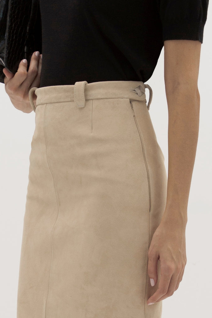 Sand Meredith Skirt -Vintage inspired pencil skirt, fitted through waist and hips-100% calf leather (suede) -Darts at front and back for a sculpted fit-Clean-finished waistband with interior facing and under-stitching-Invisible side zipper with ornate button closure at waistband-Self-doubled belt loops reinforced with strong bar tacks-Back vent for movement -Fully lined Ingryd is 5'10